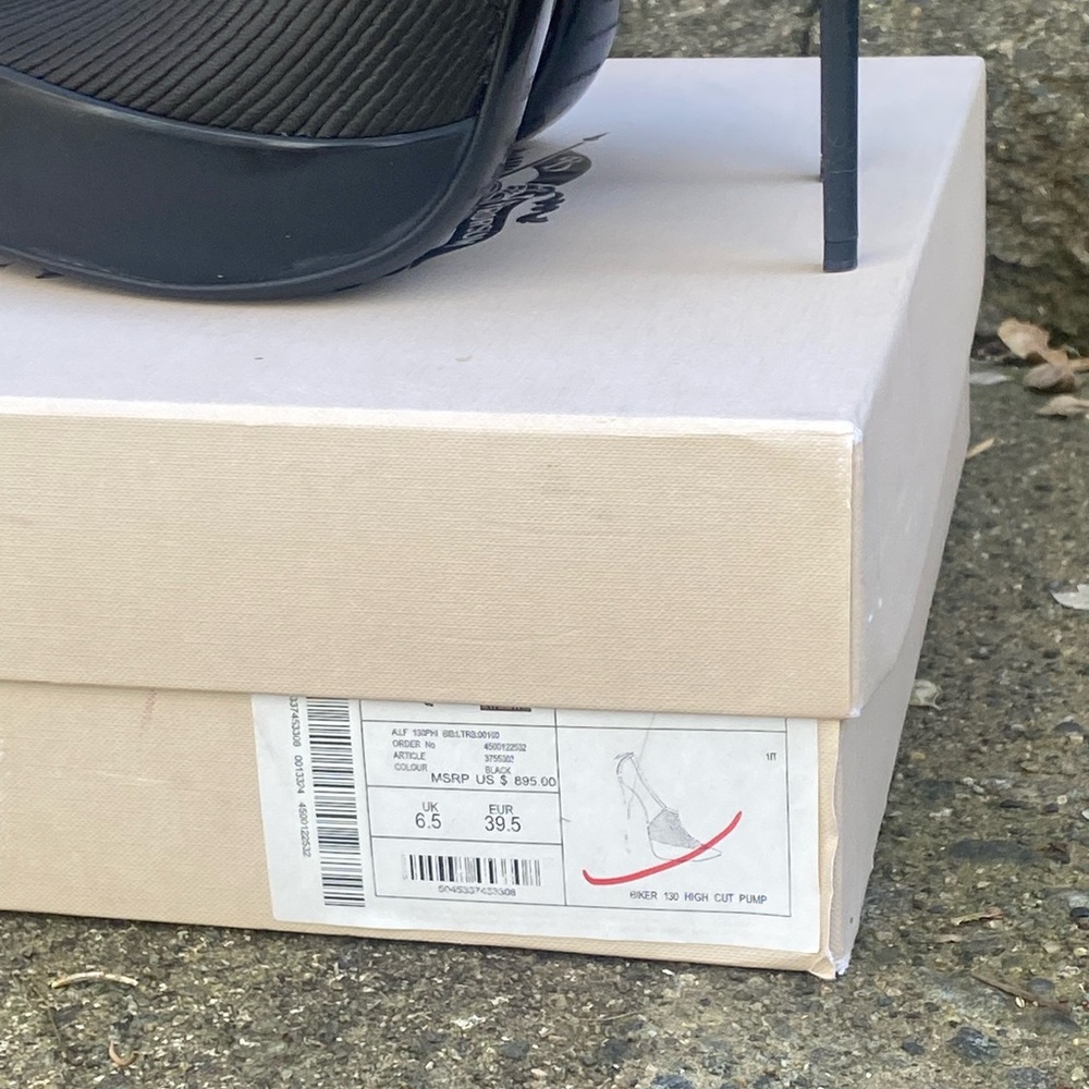 Burberry Black Pointed Ribbed Slip-On Heels - Picture 5 of 14